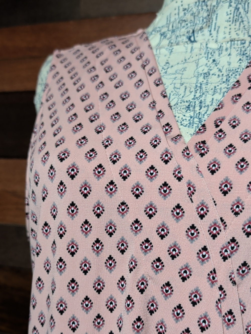 croft & barrow Pink Printed V-Neck Sleeveless Blouse - Picture 6 of 9